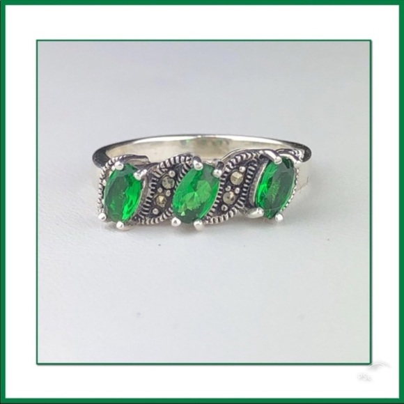 MARCASITE AND GREEN CZS RING - Picture 3 of 7